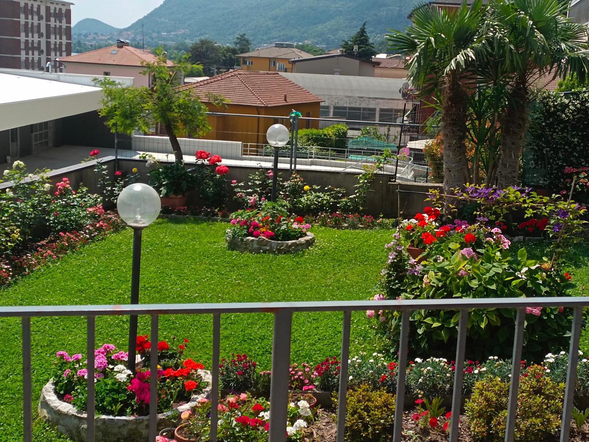 Le Rose Sul Lago Pescate ภายนอก รูปภาพ