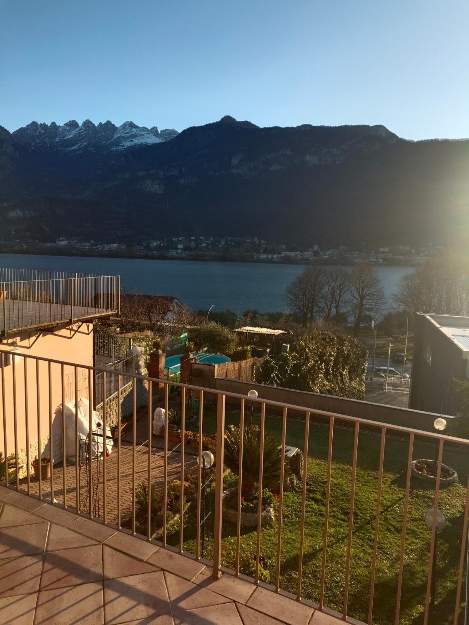 Le Rose Sul Lago Pescate ภายนอก รูปภาพ